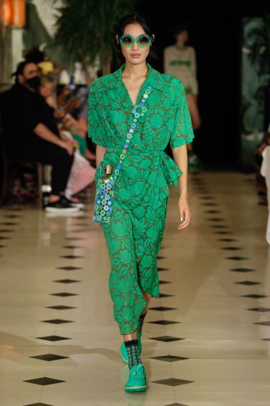 woman<br>SS22