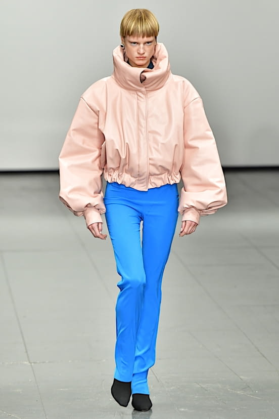 woman<br>FW22