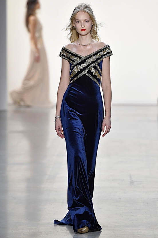 woman<br>FW19