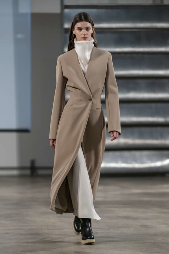 woman<br>FW19