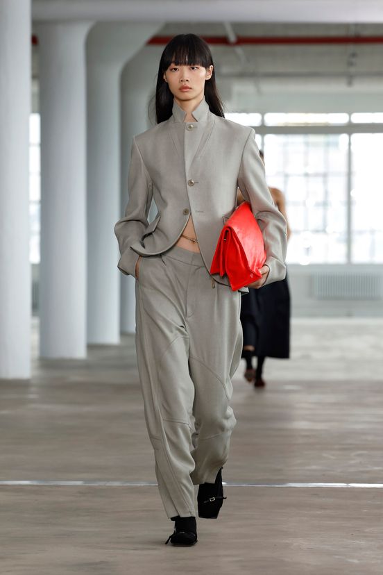 woman<br>SS25