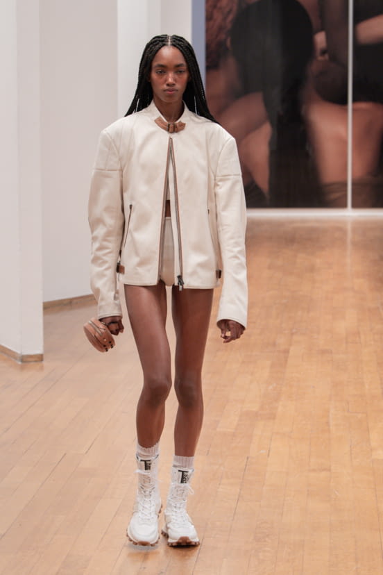 woman<br>SS22