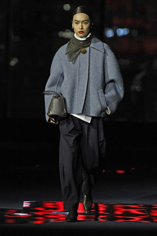 woman<br>FW22