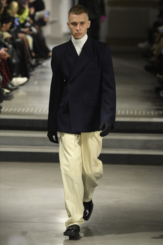 woman<br>FW22