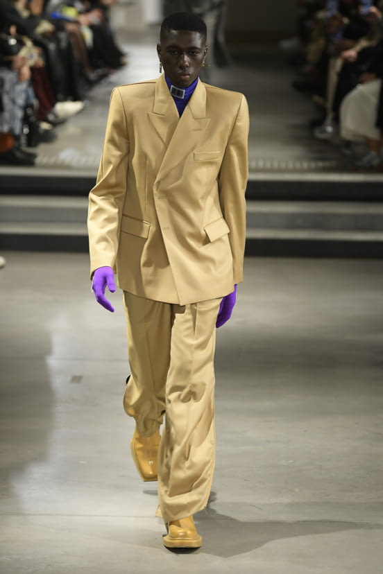woman<br>FW22