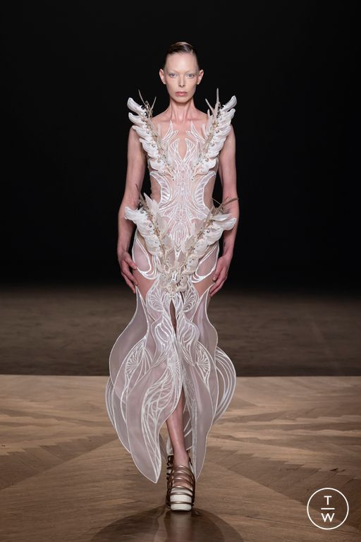 FW25 Iris Van Herpen Look 4