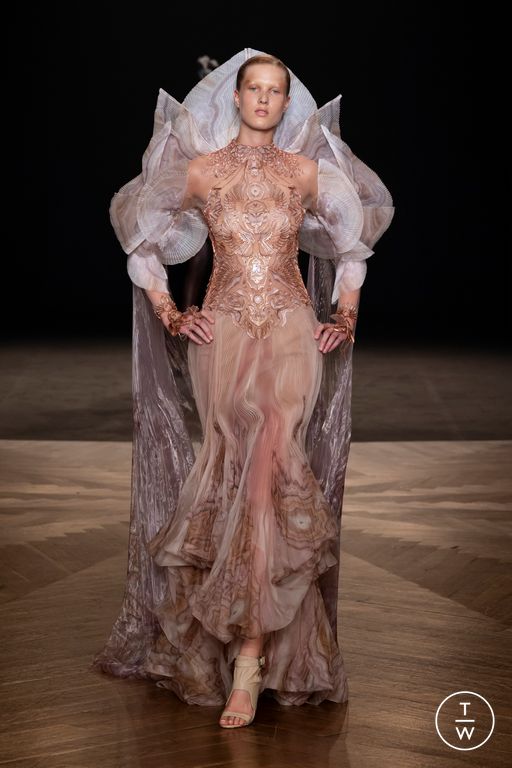 FW25 Iris Van Herpen Look 6