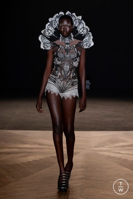 FW25 Iris Van Herpen Look 7
