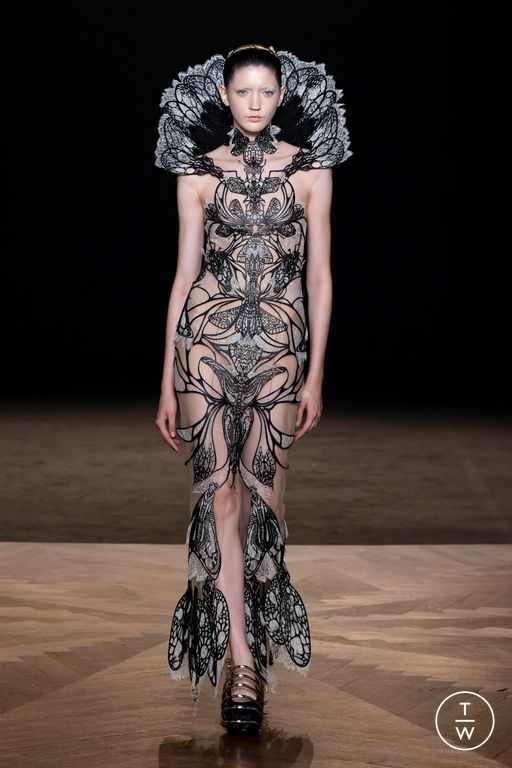 FW25 Iris Van Herpen Look 8