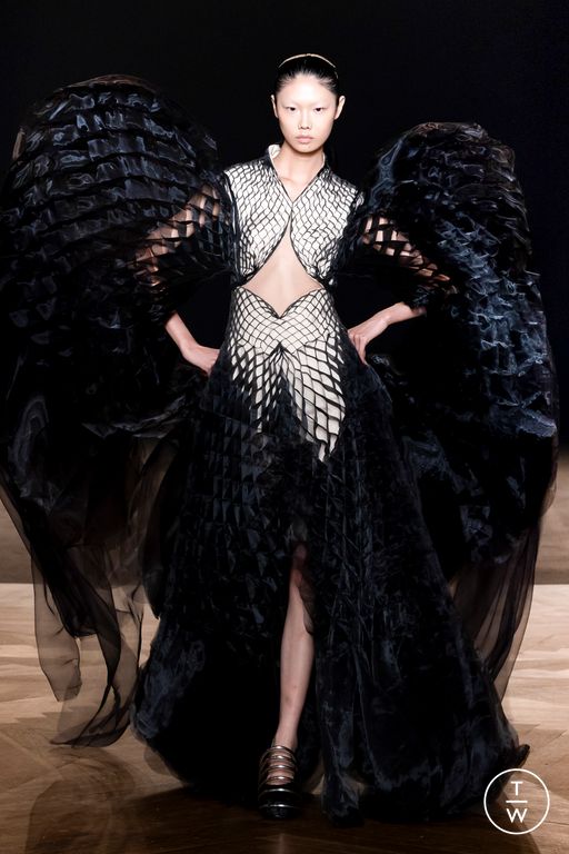 FW25 Iris Van Herpen Look 9