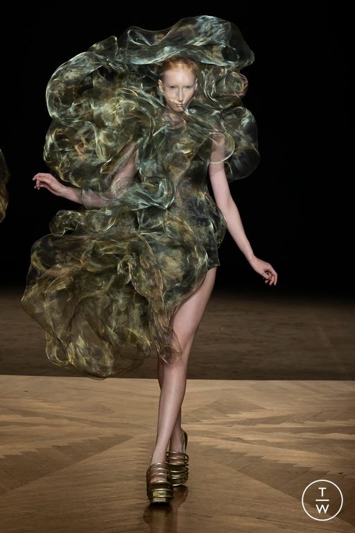 FW25 Iris Van Herpen Look 10