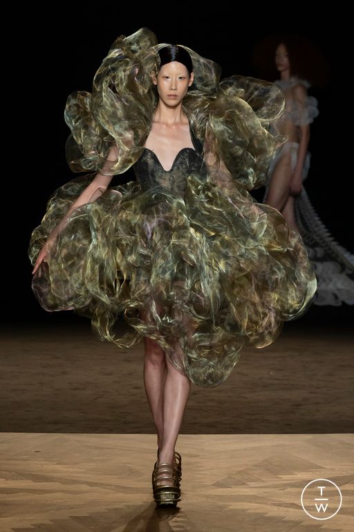 FW25 Iris Van Herpen Look 11