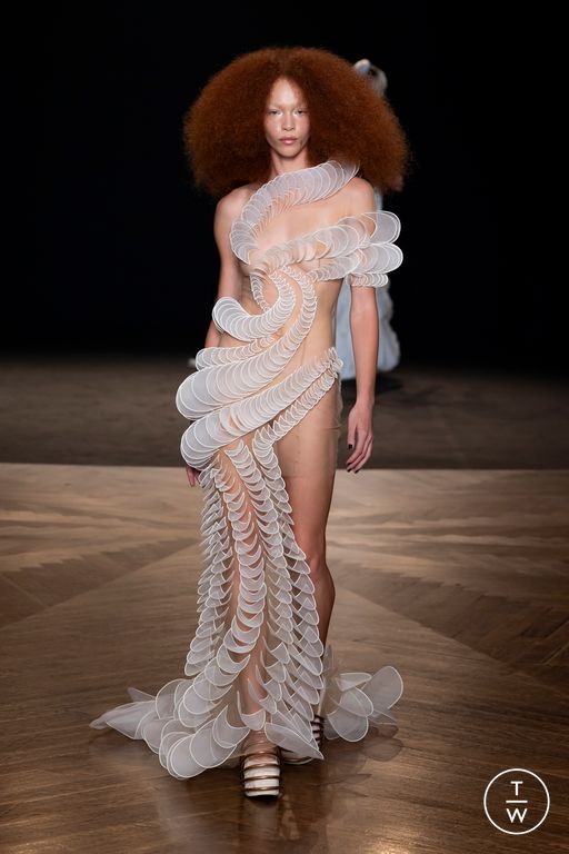 FW25 Iris Van Herpen Look 12