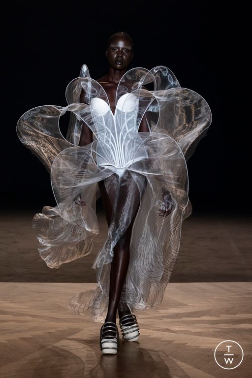 FW25 Iris Van Herpen Look 14