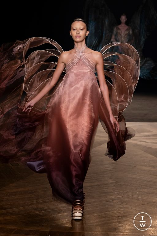 FW25 Iris Van Herpen Look 15