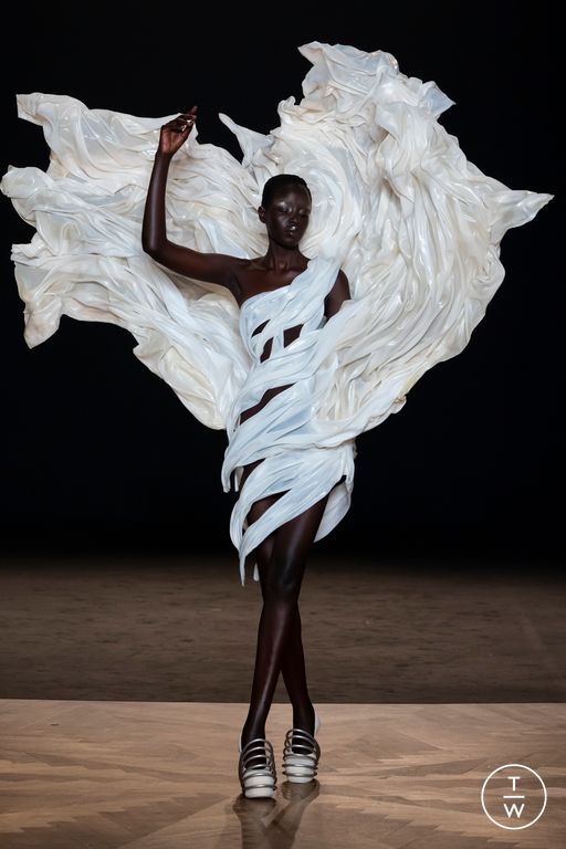 FW25 Iris Van Herpen Look 17