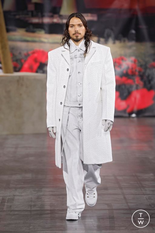 FW25 032c Look 49
