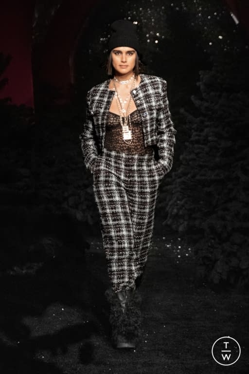 FW21 Chanel Look 10