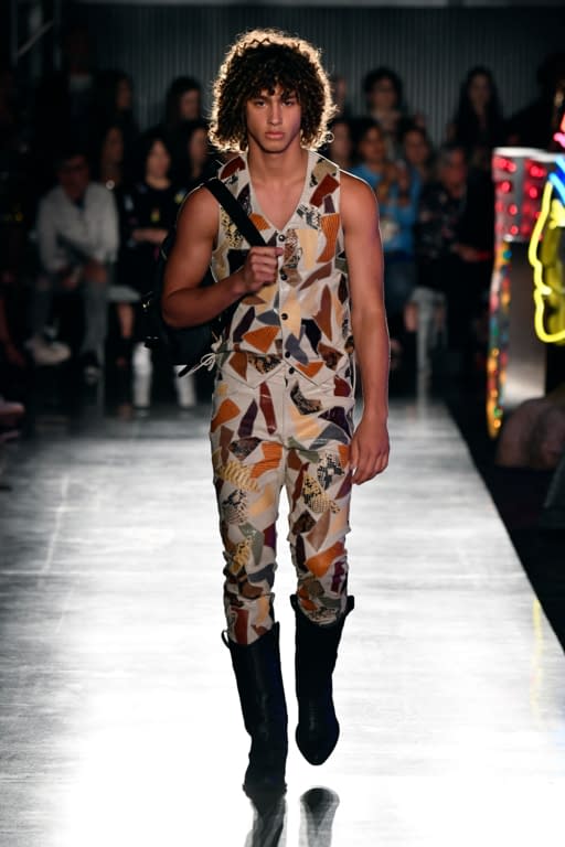 RS18 Moschino Look 17