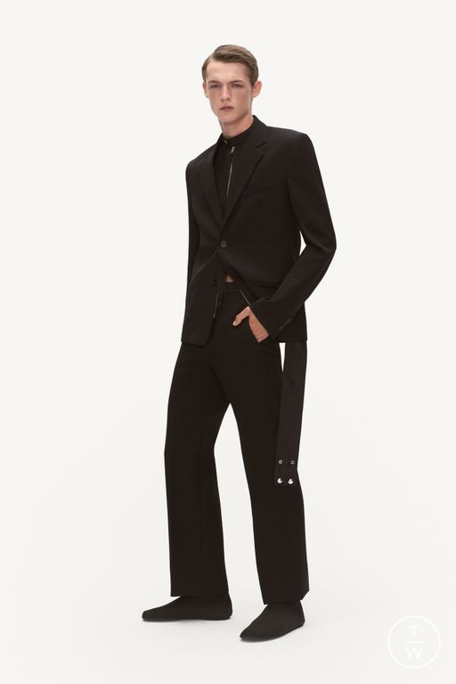 Resort 2025 Courrèges Look 17
