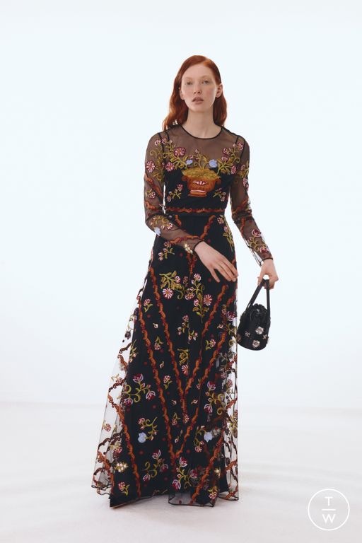Pre-Fall 2025 Giambattista Valli Look 17