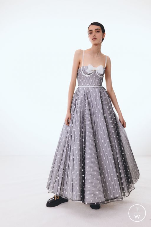 Pre-Fall 2025 Giambattista Valli Look 22