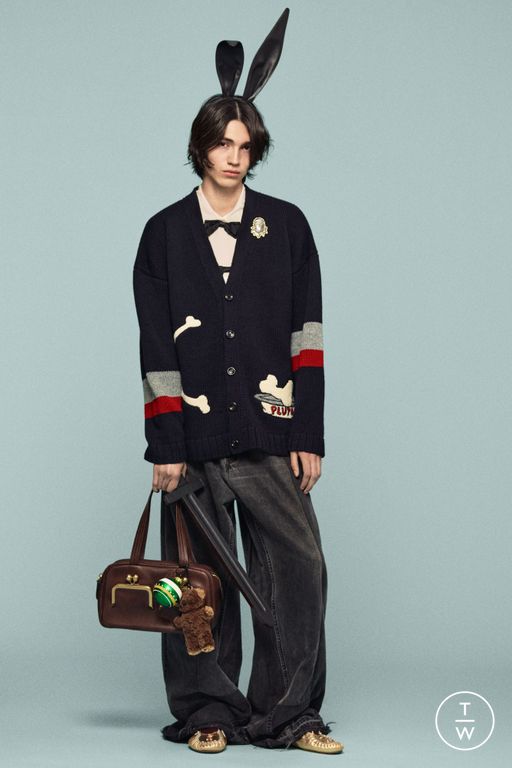 RS 26 Coach Look 3