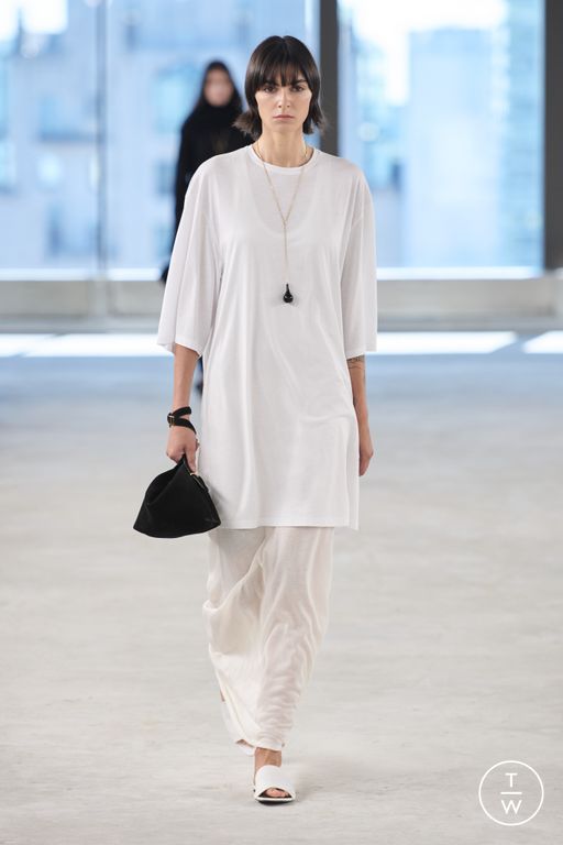 Spring-Summer 2025 Toteme Look 15