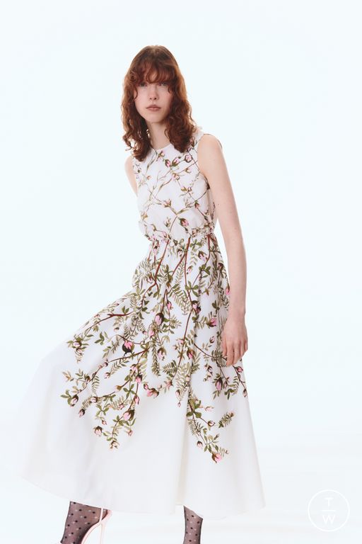 Pre-Fall 2025 Giambattista Valli Look 50