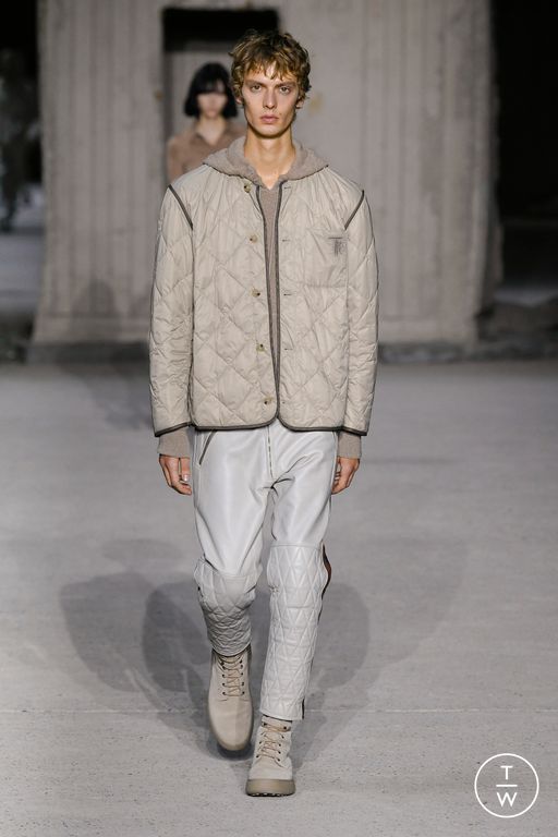 SS23 Tod's Look 17