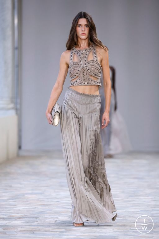 Spring-Summer 2025 Alberta Ferretti Look 34