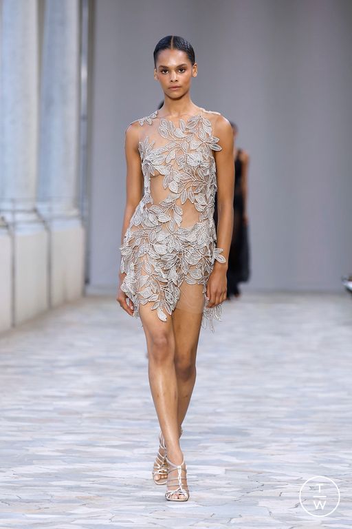 Spring-Summer 2025 Alberta Ferretti Look 40