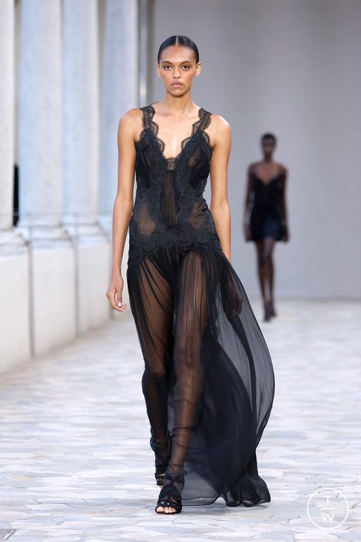 Spring-Summer 2025 Alberta Ferretti Look 42