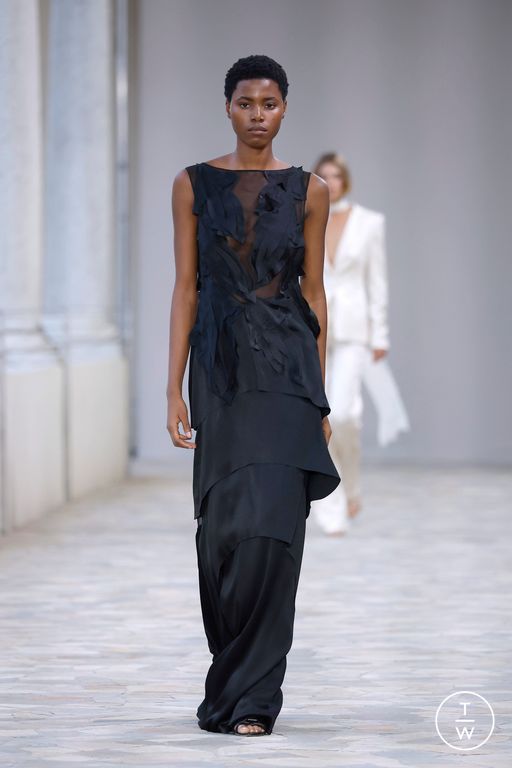 Spring-Summer 2025 Alberta Ferretti Look 50