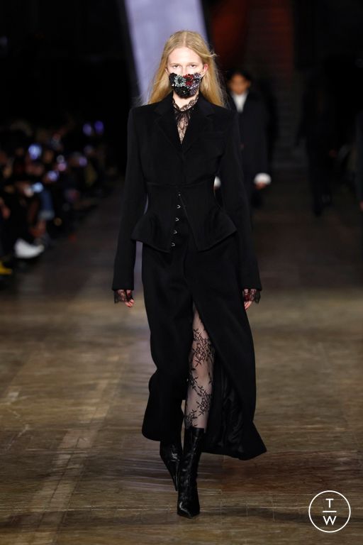 FW25 McQueen Look 5