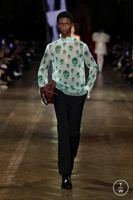 FW25 McQueen Look 18