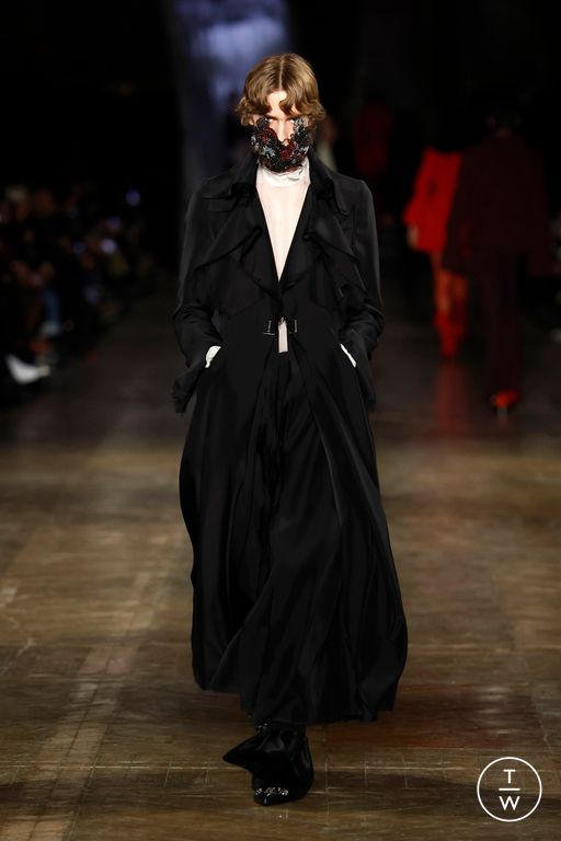 FW25 McQueen Look 32