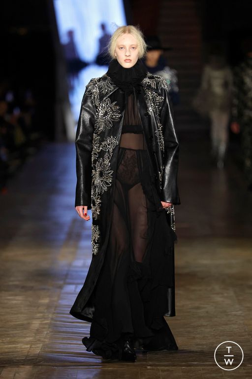 FW25 McQueen Look 43