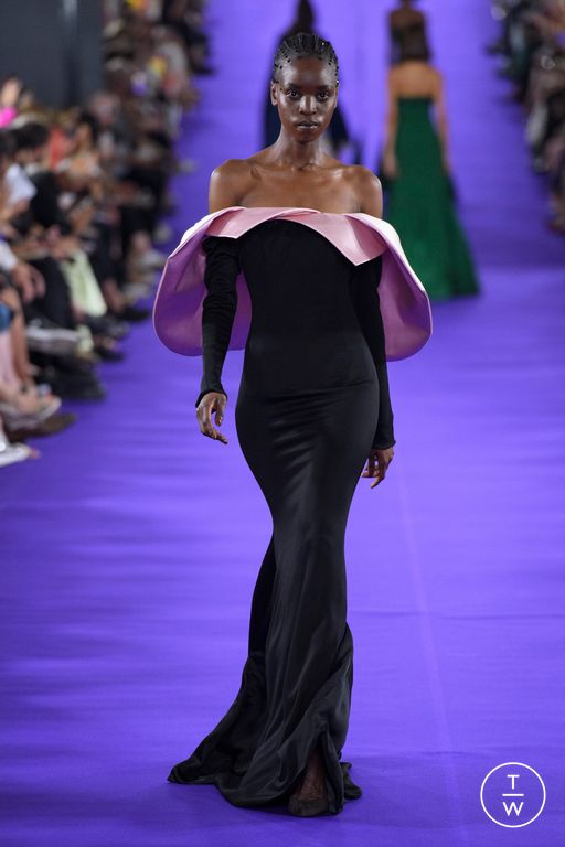 FW22 Alexis Mabille Look 37