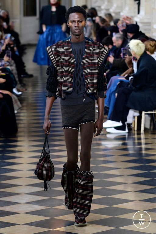 Fall/Winter 2023 Andreas Kronthaler for Vivienne Westwood Look 15