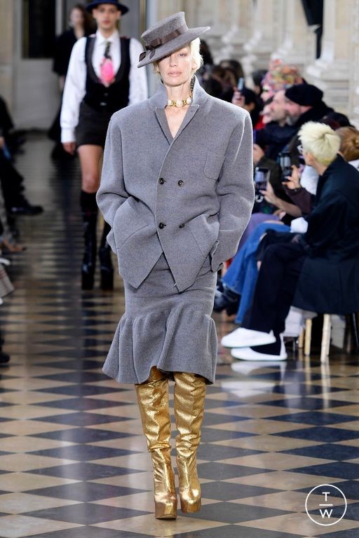Fall/Winter 2023 Andreas Kronthaler for Vivienne Westwood Look 34