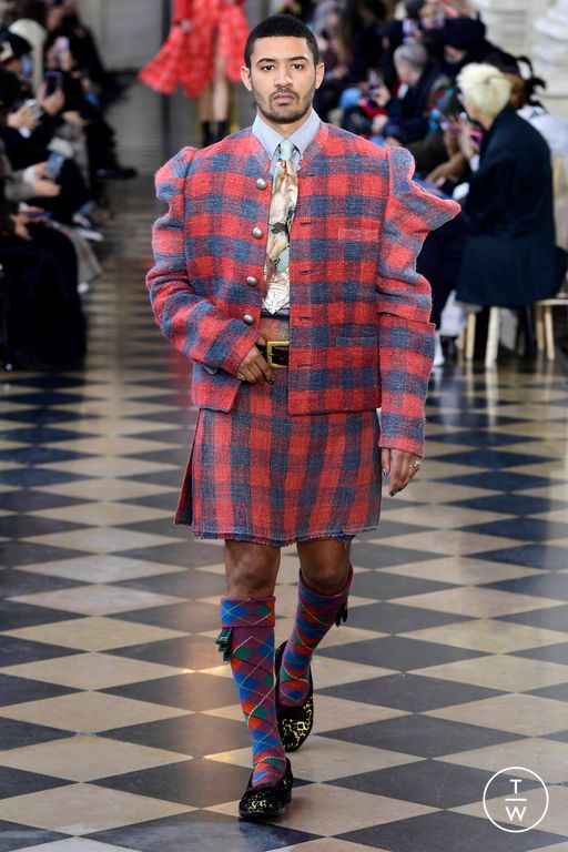 Fall/Winter 2023 Andreas Kronthaler for Vivienne Westwood Look 41