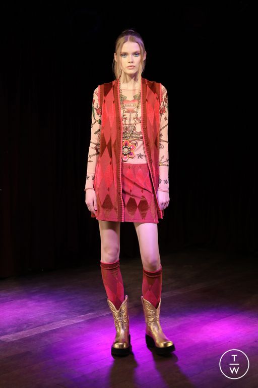 Fall/Winter 2023 Anna Sui Look 15