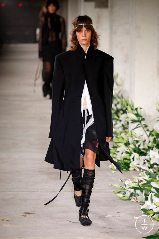 Spring-Summer 2025 Ann Demeulemeester Look 3