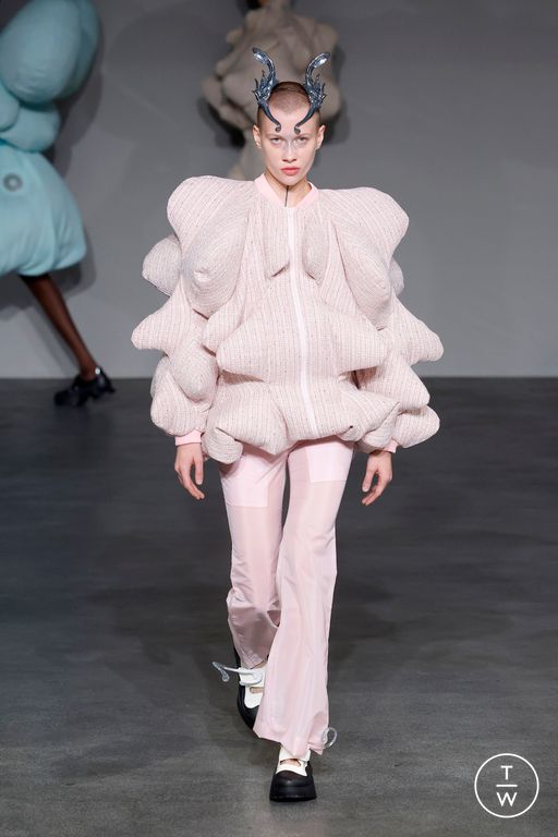 SS25 Anrealage Look 18