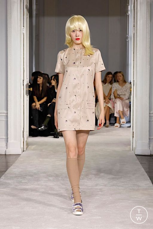 ashley williams アウター Ashley Williams Spring 2025 Ready-to-Wear Collection | Vogue