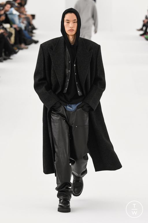 FW23 Givenchy Look 22