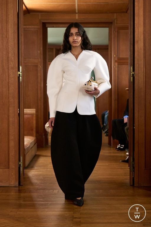 SS25 Jacquemus Look 11