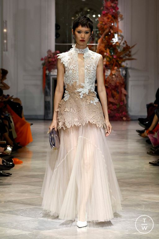 Spring-Summer 2025 Bibhu Mohapatra Look 32