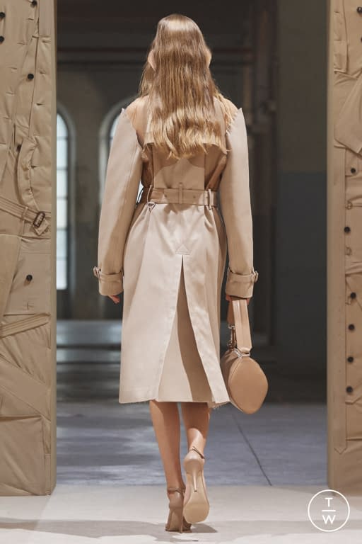 SS22 Burberry Look 22